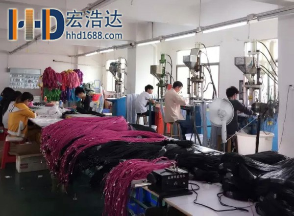 數(shù)據(jù)線生產(chǎn)廠家的手機(jī)數(shù)據(jù)線批發(fā)價格是多少,數(shù)據(jù)線報價又要提供那些信息?