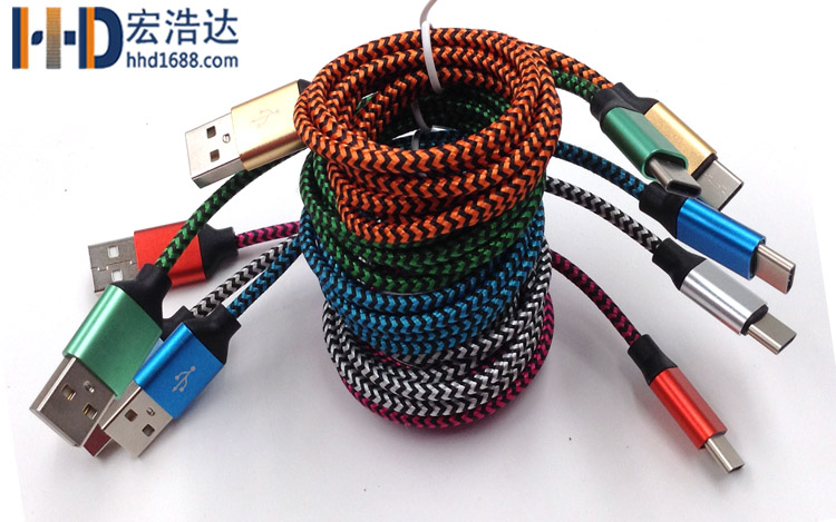 宏浩達數(shù)據(jù)線工廠愿在2018年為廣大客戶朋友提供我們最好的服務和更優(yōu)質(zhì)的產(chǎn)品